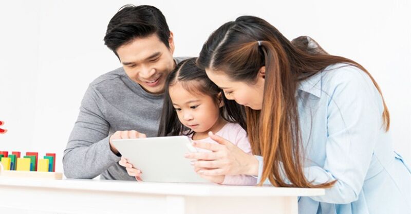 Đồng hành cùng bé xem phim để học tiếng Anh hiệu quả nhất.