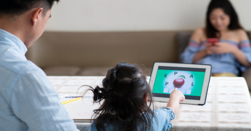 Cho trẻ học tiếng Anh qua ứng dụng công nghệ 