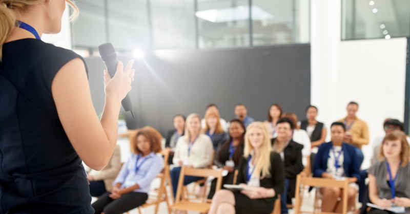 Rèn nói trước đám đông là điều cần thiết